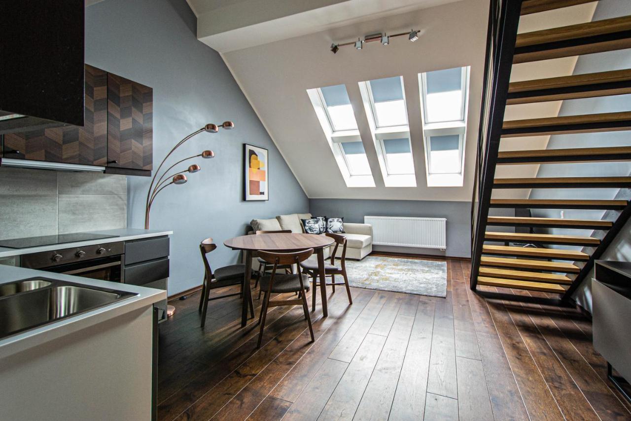 פראג Quite Loft With Balcony And 3 Air Conditioners מראה חיצוני תמונה