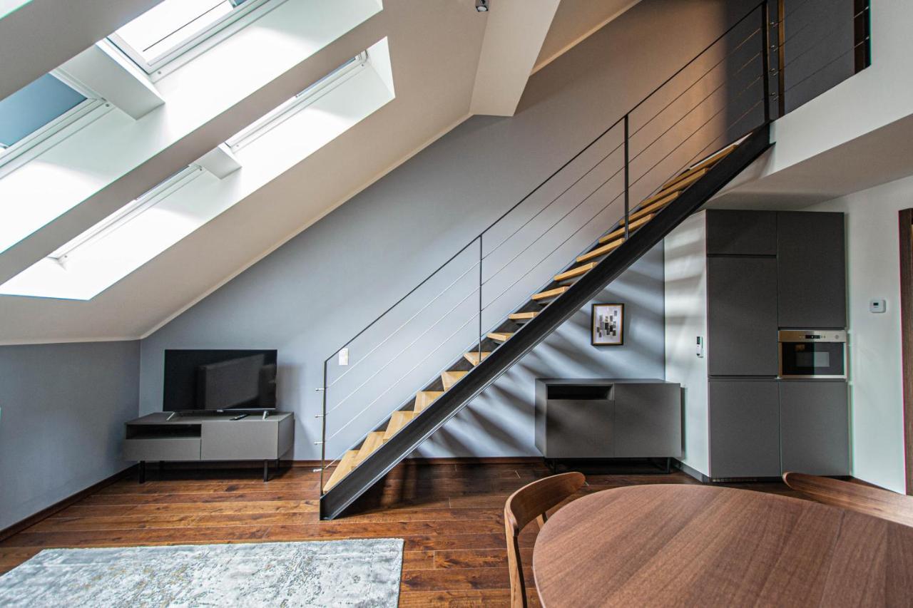 פראג Quite Loft With Balcony And 3 Air Conditioners מראה חיצוני תמונה