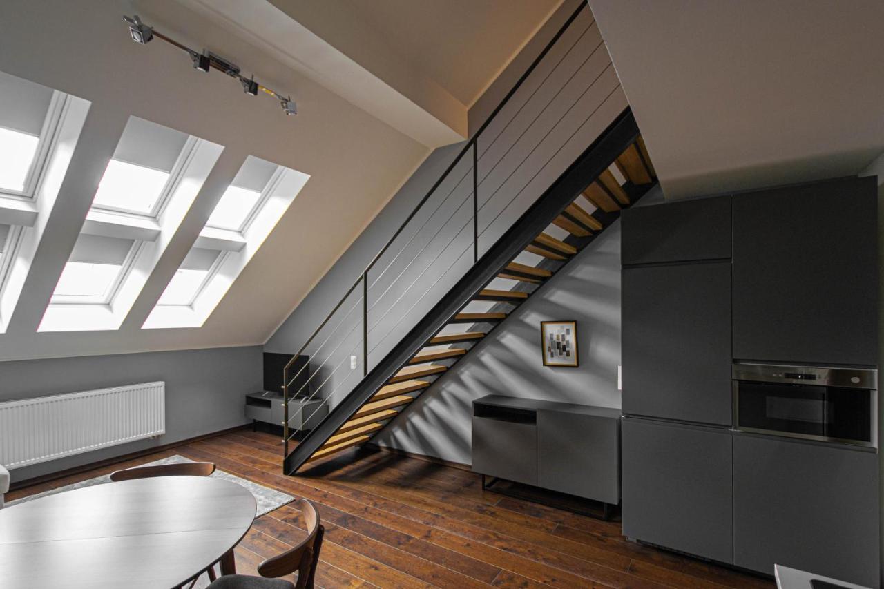 פראג Quite Loft With Balcony And 3 Air Conditioners מראה חיצוני תמונה